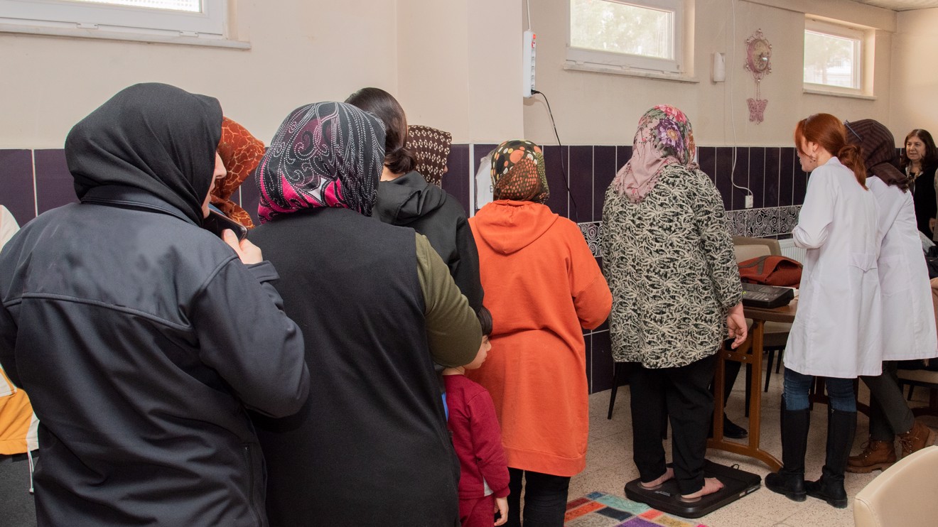 Selçuk Üniversitesi, ‘Sağlıklı Beslenme’ etkinliğinde afetzedelerle buluştu